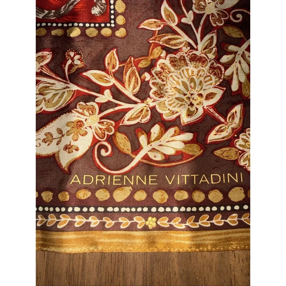 Adrienne Vittadini as chic scroll